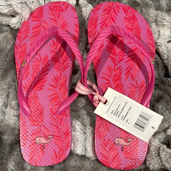 Vineyard Vines Shoes - Vineyard Vines Flip Flops NWT painted palm raspberry rose size 5